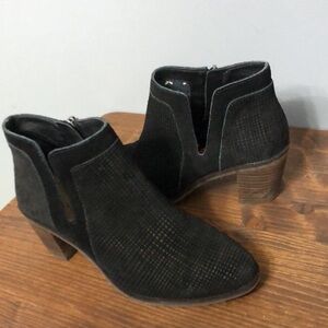 Lucky Brand Block-Heel Almond Toe Classic Ankle Booties in Black Suede Size 6.5